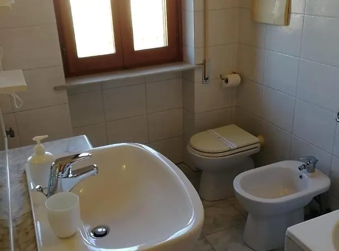 Nocleg ze śniadaniem Villa De' Pini *
