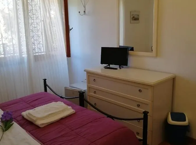 Nocleg ze śniadaniem Villa De' Pini *