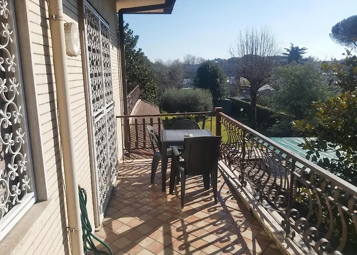Nocleg ze śniadaniem Villa De' Pini *