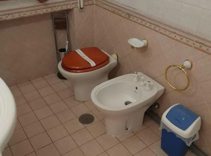 Nocleg ze śniadaniem Villa De' Pini *